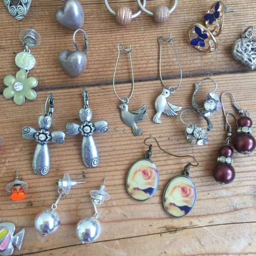 30+ pairs of earrings. Selling as a lot.