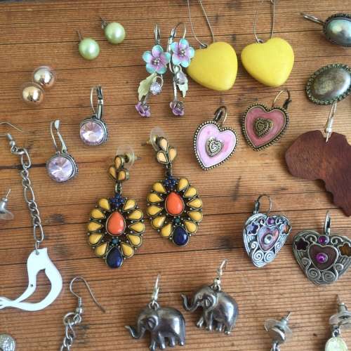 30+ pairs of earrings. Selling as a lot.