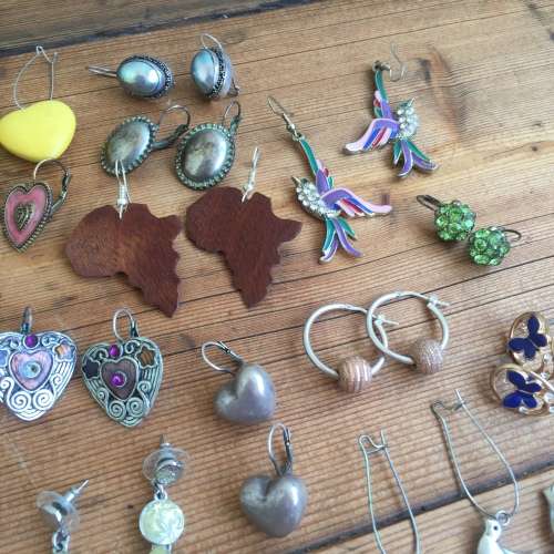 30+ pairs of earrings. Selling as a lot.