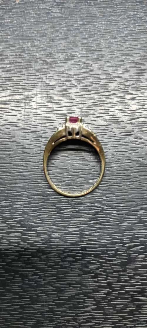 9ct Gold Ruby Ring