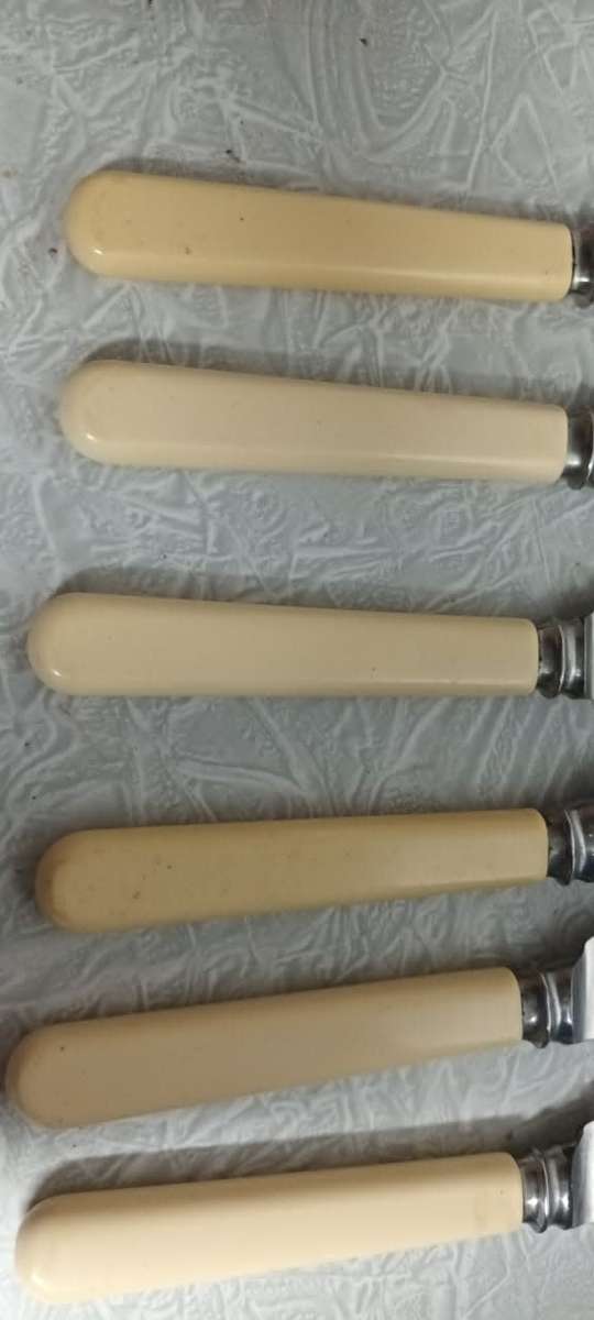Set of 6 Bonehandle Duracut Knifes