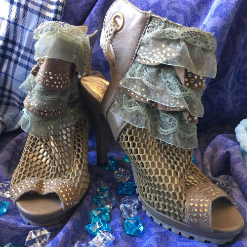 Unusual net and lace peeptoe shoe