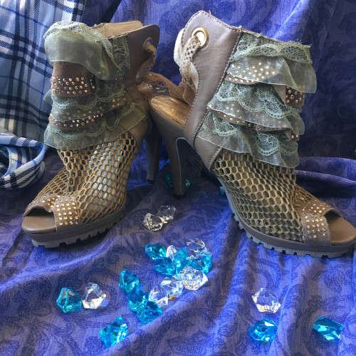 Unusual net and lace peeptoe shoe