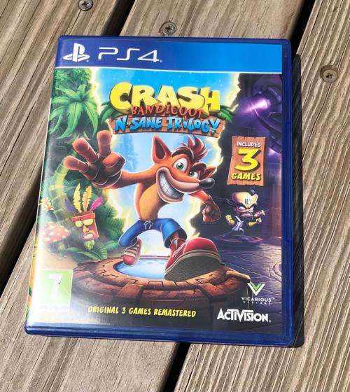 SONY PS4 CONSOLE WITH GREAT GAMES - EXCELLENT CONDITION