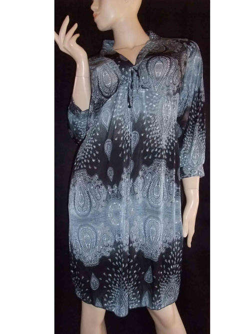 Shift Dress In Paisley Print V-neck Size 34/36 Colour2