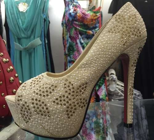 Stunning Party Platform Pumps Size 6