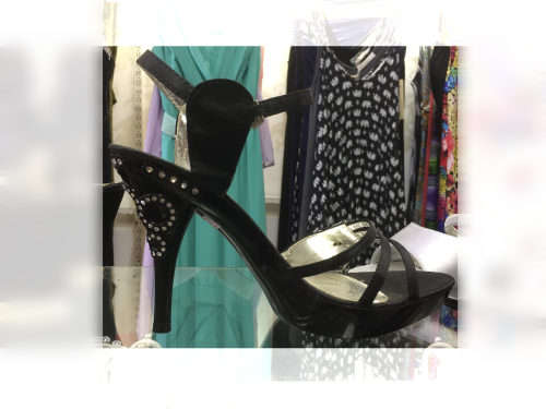 "Clearance Sale" Stunning High Heel Sandals Size 6