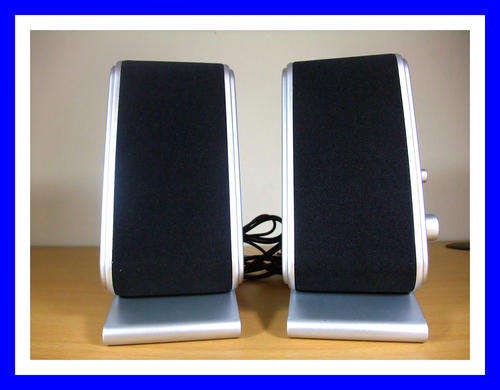 PROMOTION SALES !!!!! Slim & Simple 320W Speaker (Boxed)