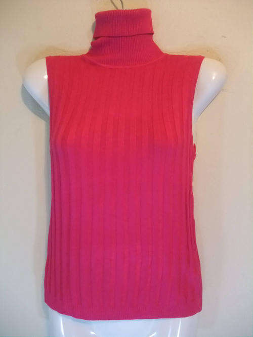 Sleeveless Turtleneck Sweater - Pink