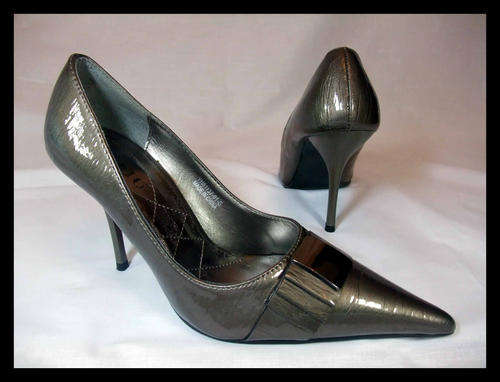 Pointy Toe  Fashion  Pumps -  Size 6