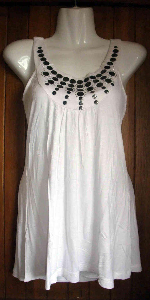 ****NEW ARRIVAL****  Lovely White Top , M