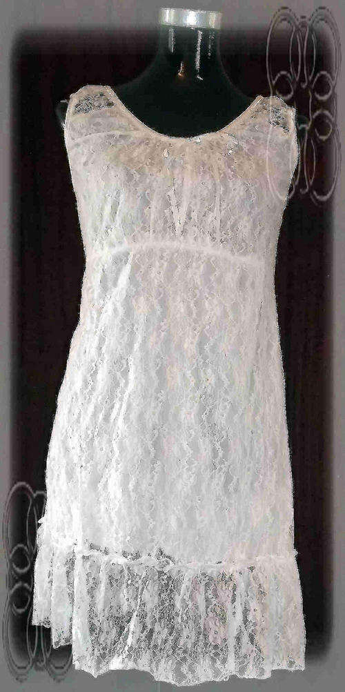 ****CHARMING WHITE LACE DRESS ***36/38