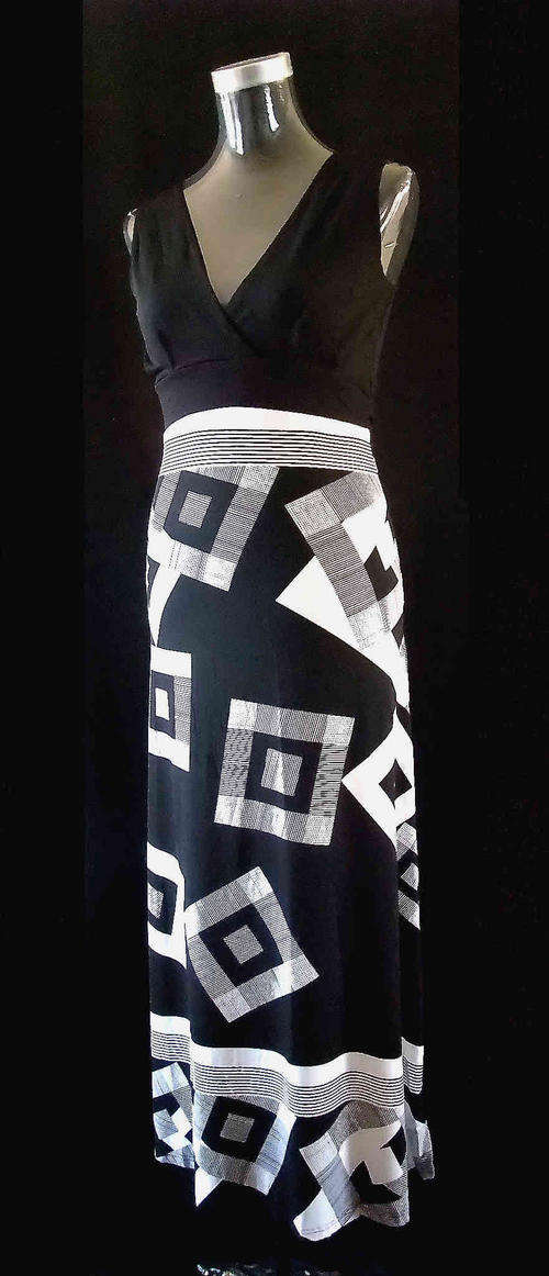 NEW MAXI LONG DRESS Color: White/Black 32/34