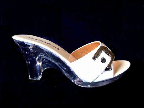 UNIQUE TRENDY GLASS PLATFORM CREAM SIZE: 3+FASHION COMFY WHITE SANDALS SIZES:3