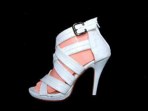 Reduced * * MULTI STRAP PLATFORM SANDALS WHITE SIZE 6