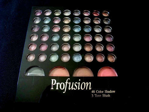USA Profusion ** Colour Galore 48 Shadow Set w/Blush