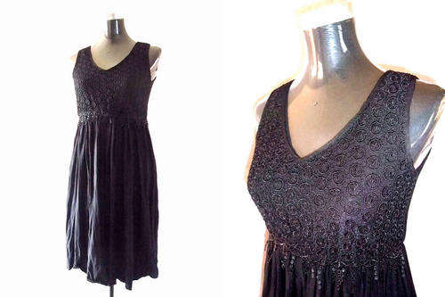 Elegant Black Dress With Embroidery Front 32/34+36/38
