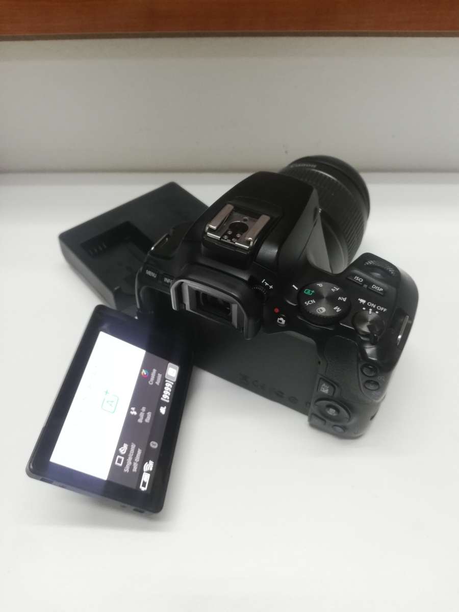 Canon EOS 250D DSLR camera, 24.2 megapixel, 18-55mm lens