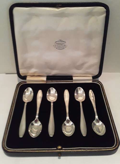 Lovely set of hallmarked sterling silver coffee spoons!  Cooper Brothers and Sons, Sheffield, 1928.