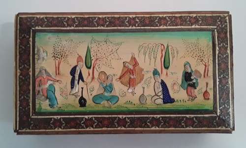 AN EARLY ORIENTAL INLAID, HAND-PAINTED BOX.