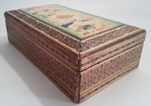AN EARLY ORIENTAL INLAID, HAND-PAINTED BOX.
