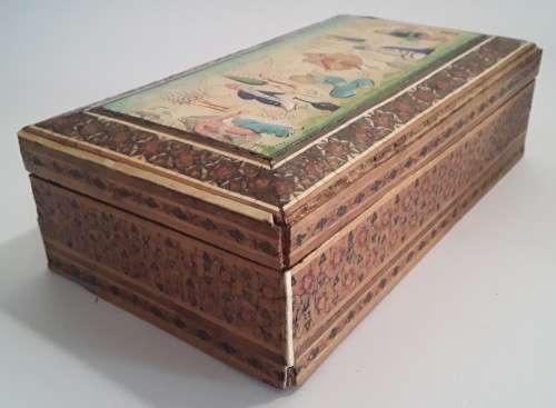 AN EARLY ORIENTAL INLAID, HAND-PAINTED BOX.