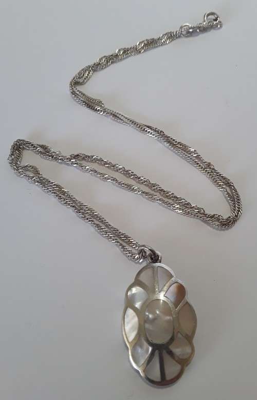 A superb vintage sterling silver and mother-of-pearl spiral necklace.  Stunning!!!