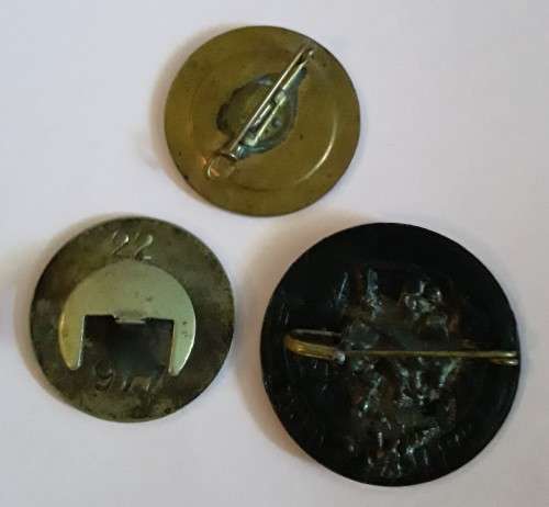 3 x WW2 South Africa badges.  1 bid takes all!