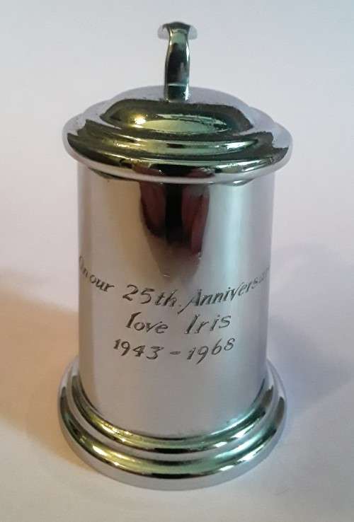 Rare vintage Dunhill tankard table lighter. Mid-century.