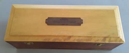 A VINTAGE SOLID YELLOWWOOD AND IMBUIA LARGE BOX BY KARL KNORR.