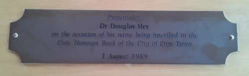 A VINTAGE SOLID YELLOWWOOD AND IMBUIA LARGE BOX BY KARL KNORR.