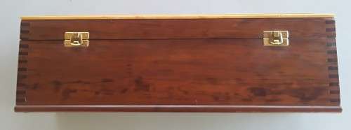 A VINTAGE SOLID YELLOWWOOD AND IMBUIA LARGE BOX BY KARL KNORR.