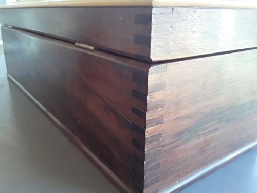 A VINTAGE SOLID YELLOWWOOD AND IMBUIA LARGE BOX BY KARL KNORR.