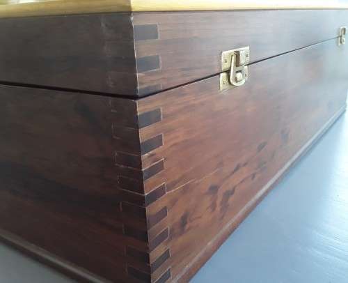 A VINTAGE SOLID YELLOWWOOD AND IMBUIA LARGE BOX BY KARL KNORR.