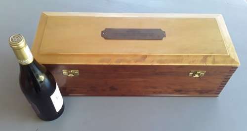 A VINTAGE SOLID YELLOWWOOD AND IMBUIA LARGE BOX BY KARL KNORR.