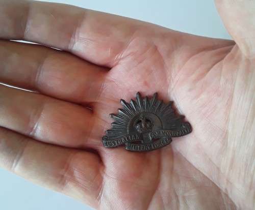 WW2 Australian Commonwealth Military Forces badge - Rare! No pins.