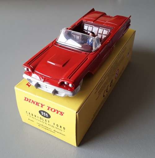 Boxed Dinky Toys (DeAgostini) Die Cast Cabriolet Ford `Thunderbird`. No. 555. 118 mm.