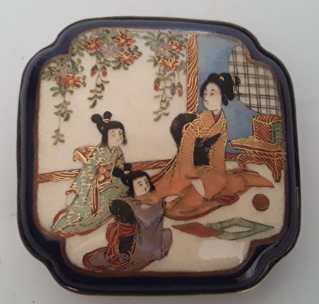 Superb Antique Japanese `Satsuma` Hand Painted Porcelain Double Belt Buckle.