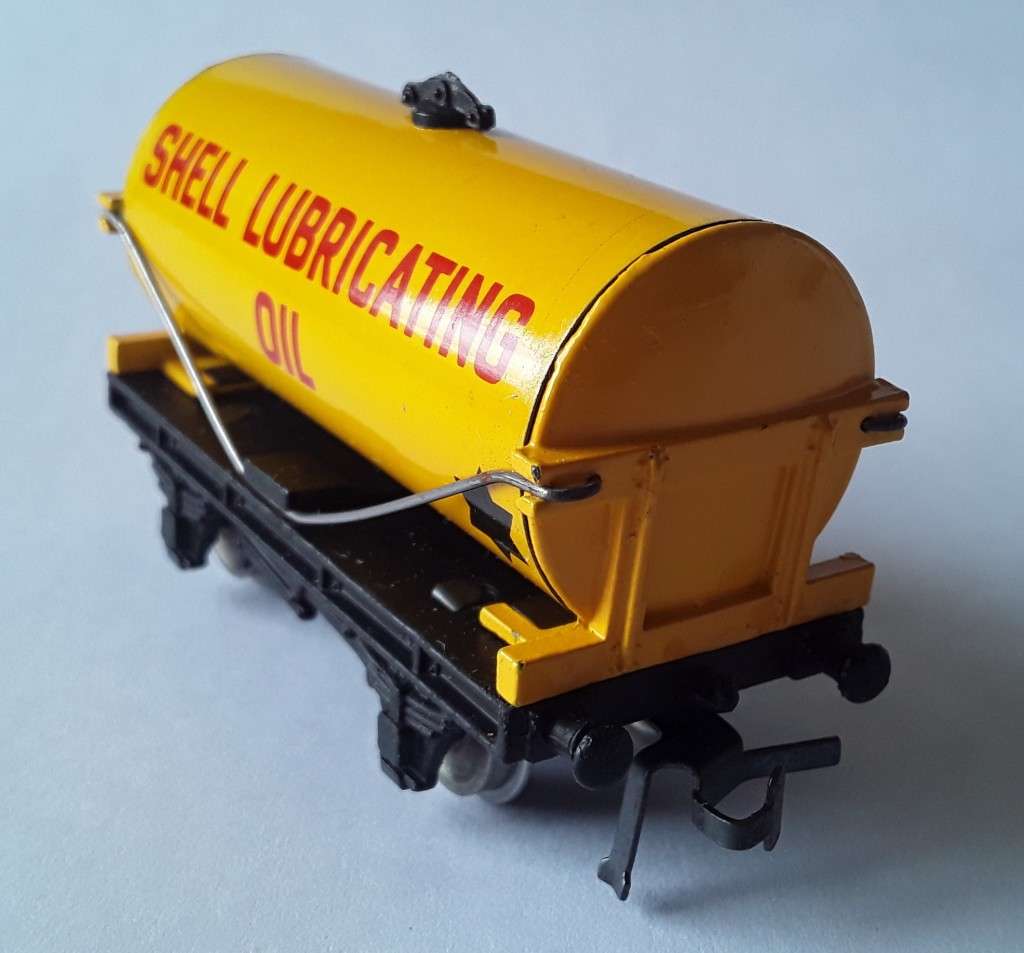 Hornby Dublo D1 Tank Wagon. `SHELL LUBRICATING OIL`. No : 32082. Mint in box.