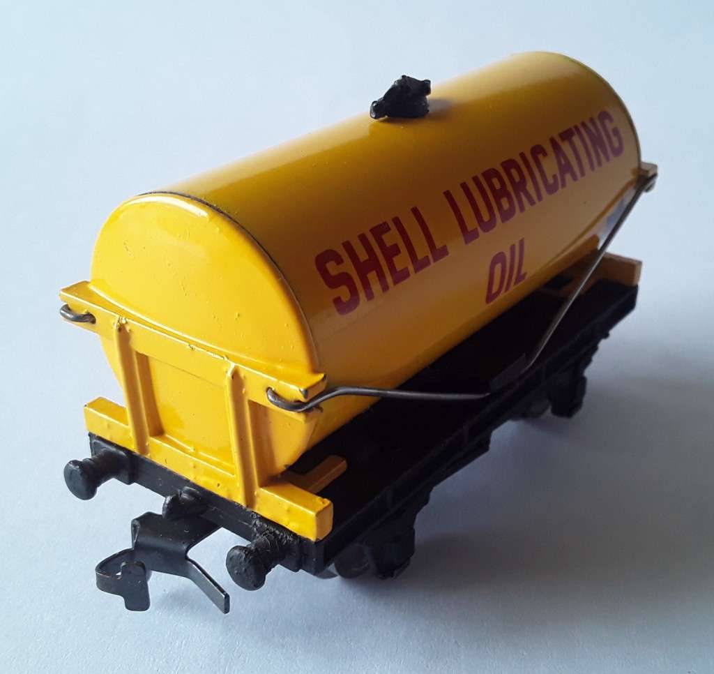 Hornby Dublo D1 Tank Wagon. `SHELL LUBRICATING OIL`. No : 32082. Mint in box.