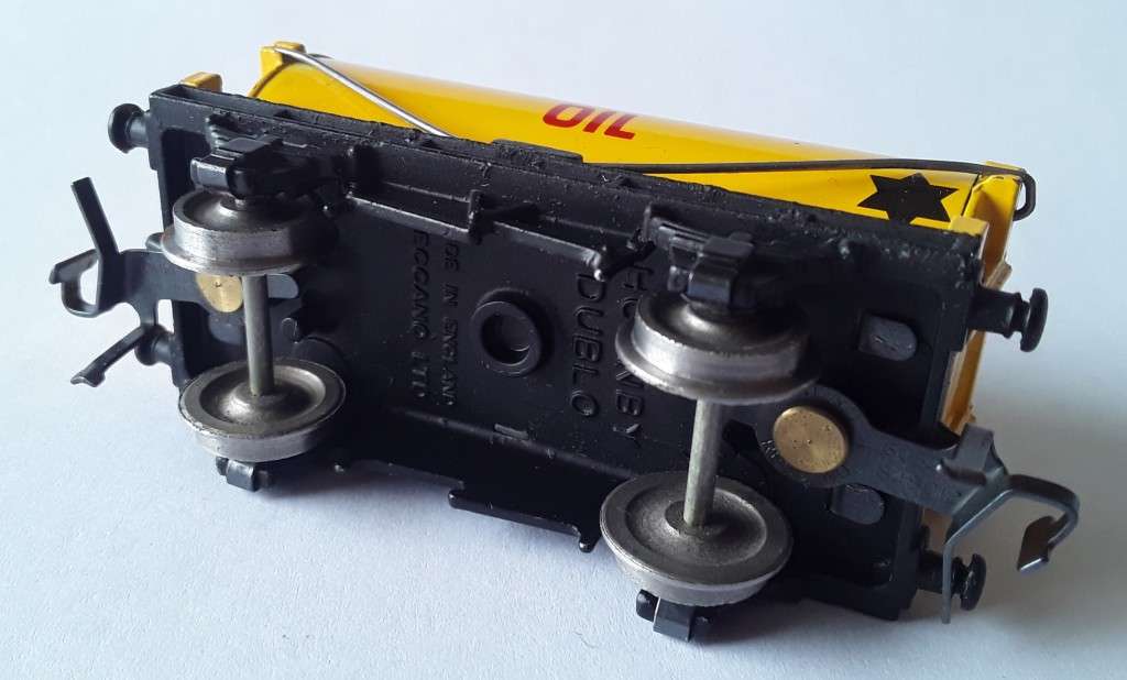 Hornby Dublo D1 Tank Wagon. `SHELL LUBRICATING OIL`. No : 32082. Mint in box.