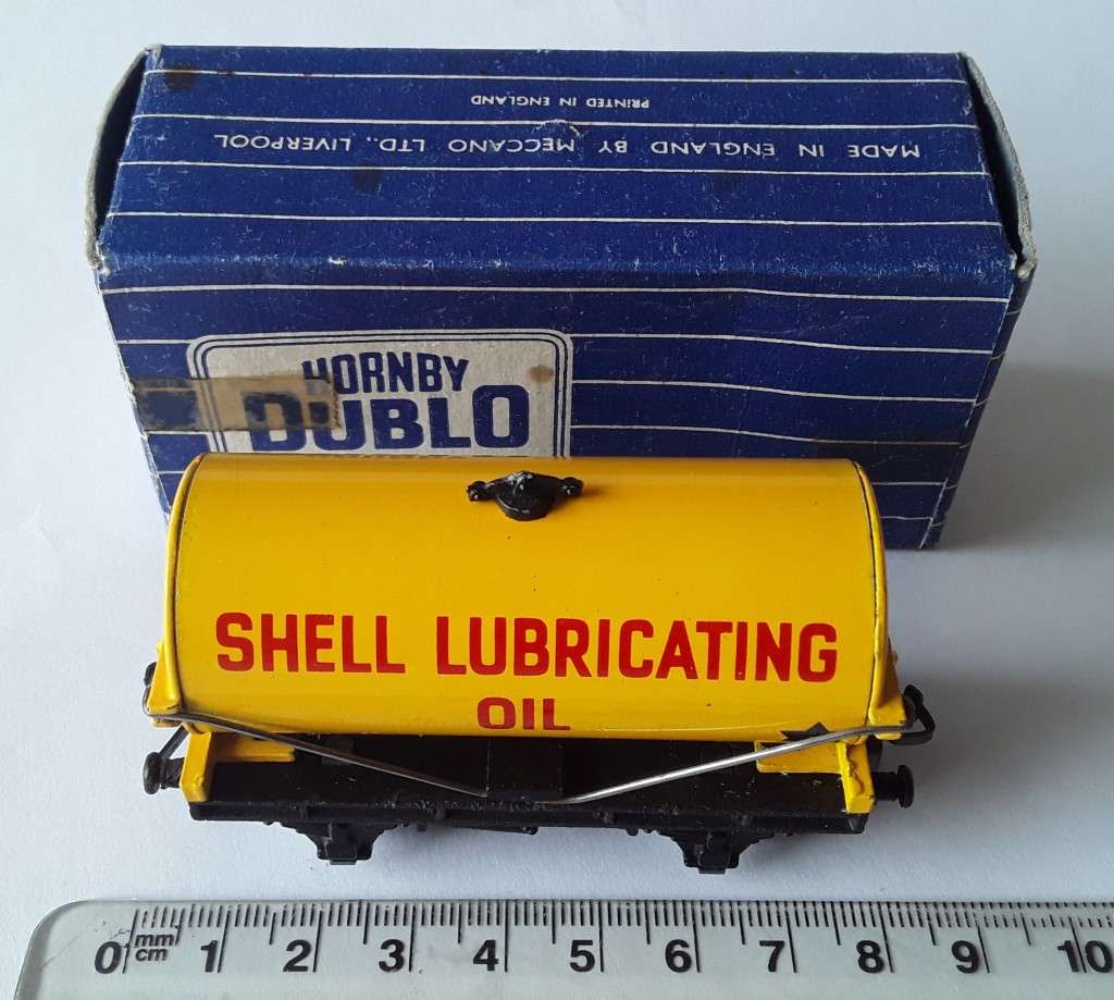 Hornby Dublo D1 Tank Wagon. `SHELL LUBRICATING OIL`. No : 32082. Mint in box.