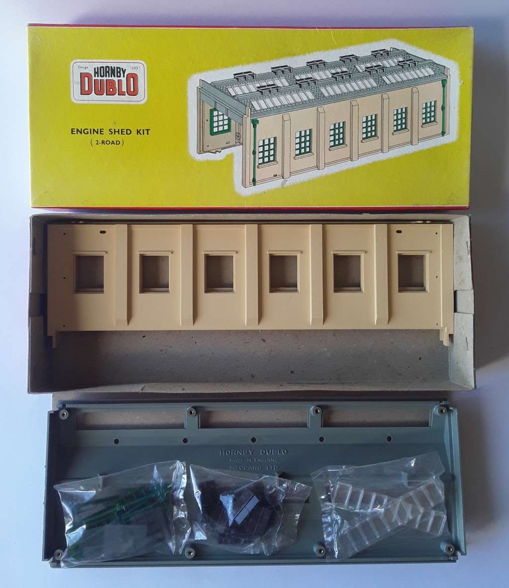 Hornby Dublo Engine Shed Kit. No : 5005. Mint in box.