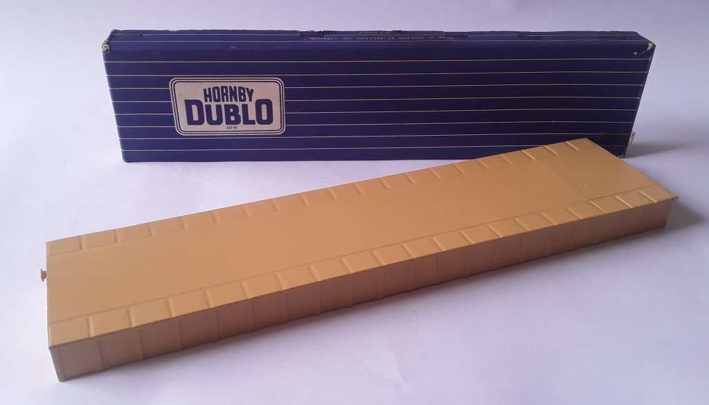 Hornby Dublo D1 Metal Island Platform Extension. No : 32110. Mint In Box.