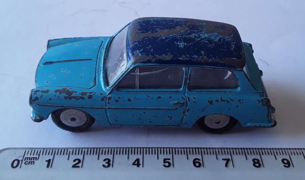 Vintage Corgi Toys Die Cast Austin A.40. No : 216.