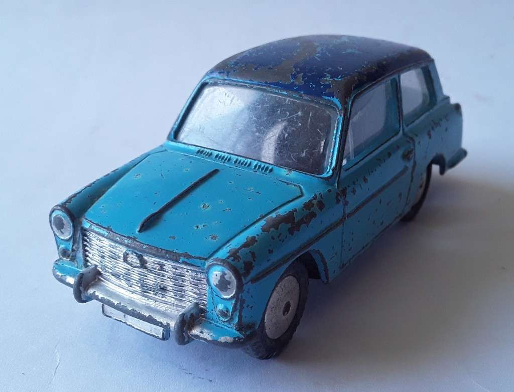 Vintage Corgi Toys Die Cast Austin A.40. No : 216.