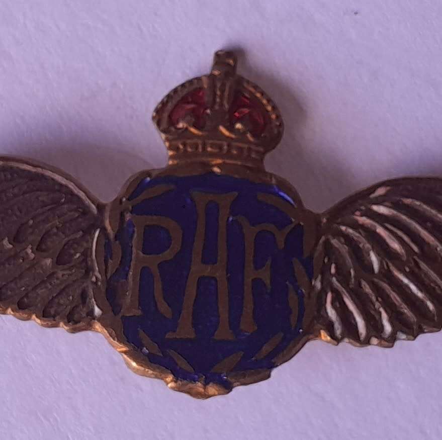 WW2 RAF Enamel Sweetheart Badge.