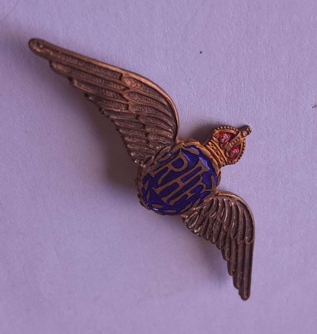 WW2 RAF Enamel Sweetheart Badge.