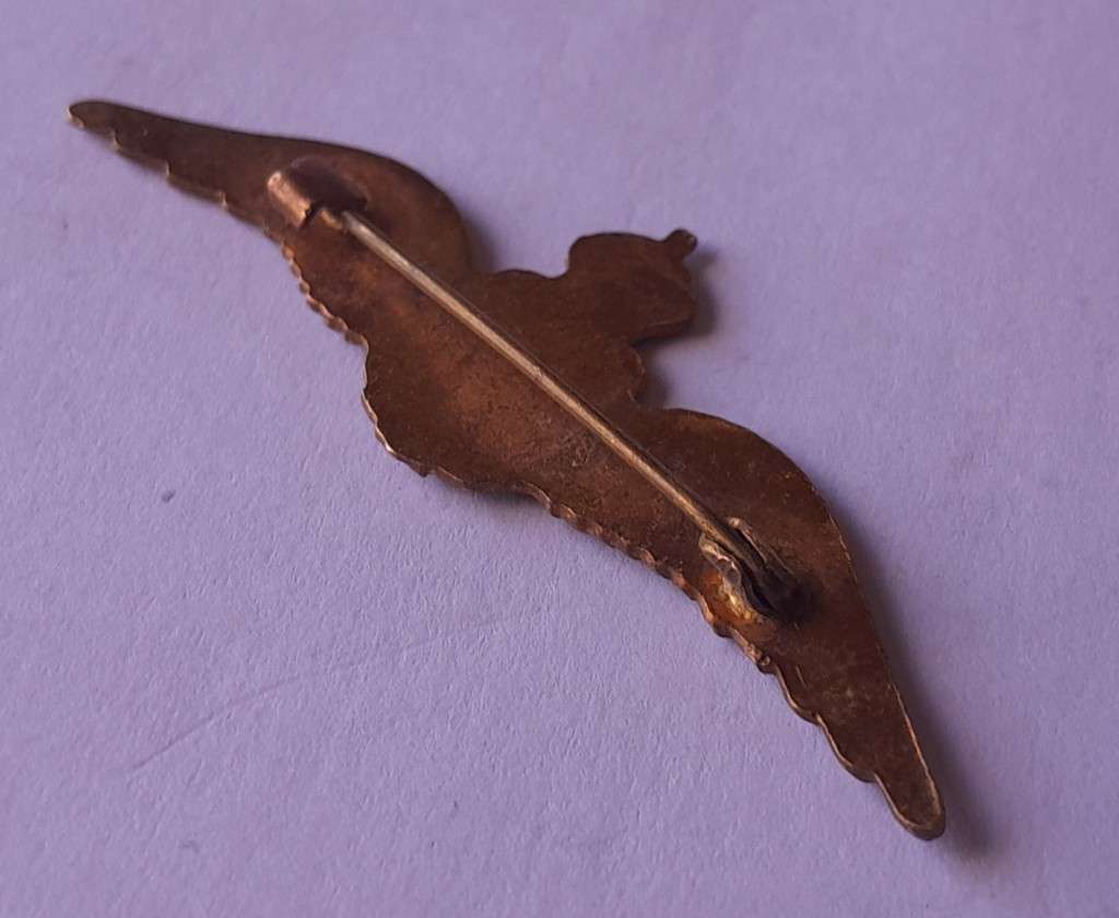 WW2 RAF Enamel Sweetheart Badge.