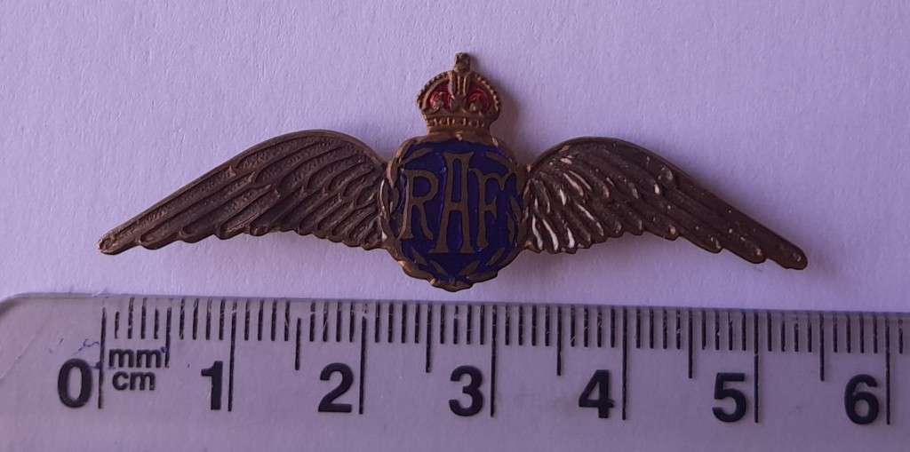 WW2 RAF Enamel Sweetheart Badge.